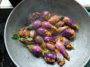 STUFFED BRINJAL CURRY 