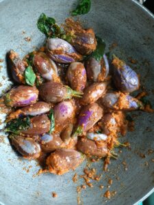 STUFFED BRINJAL CURRY 